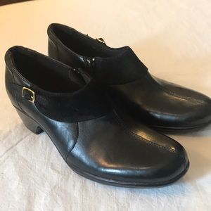 Clarks Black Leather Bendables Sz 11